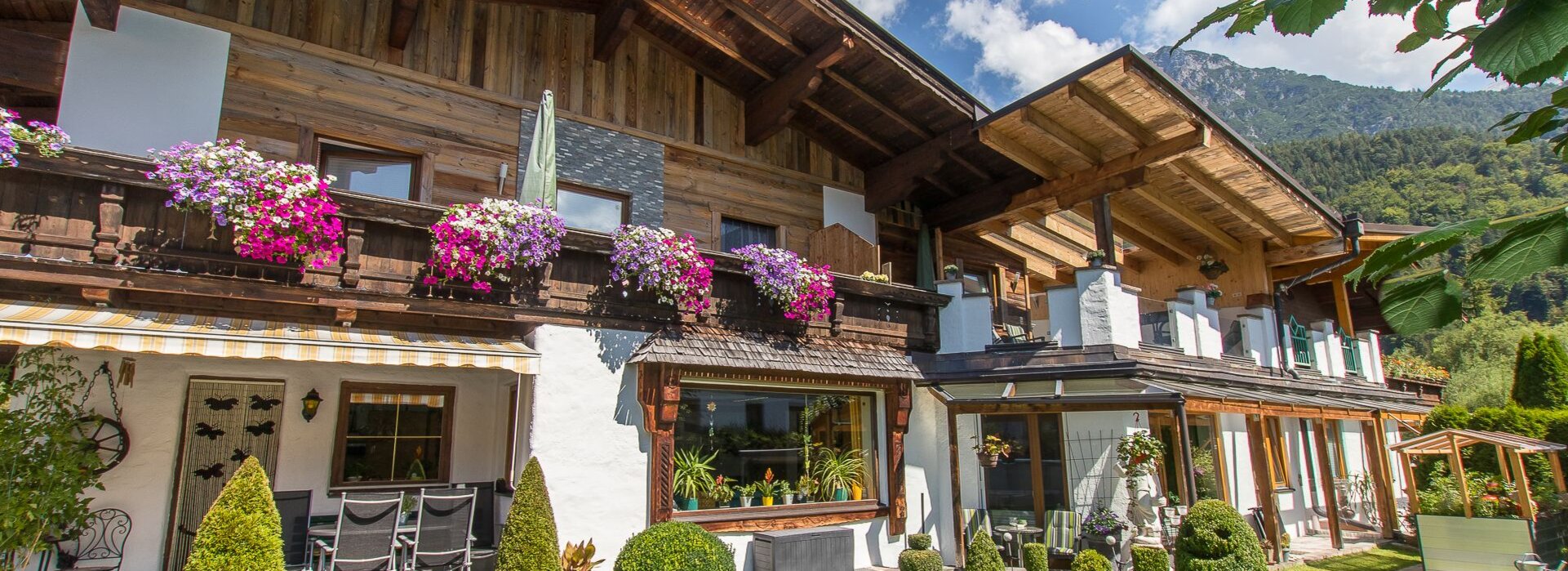 Ein Bild, das eine Ferienwohnung im ländlichen Raum zeigt. 